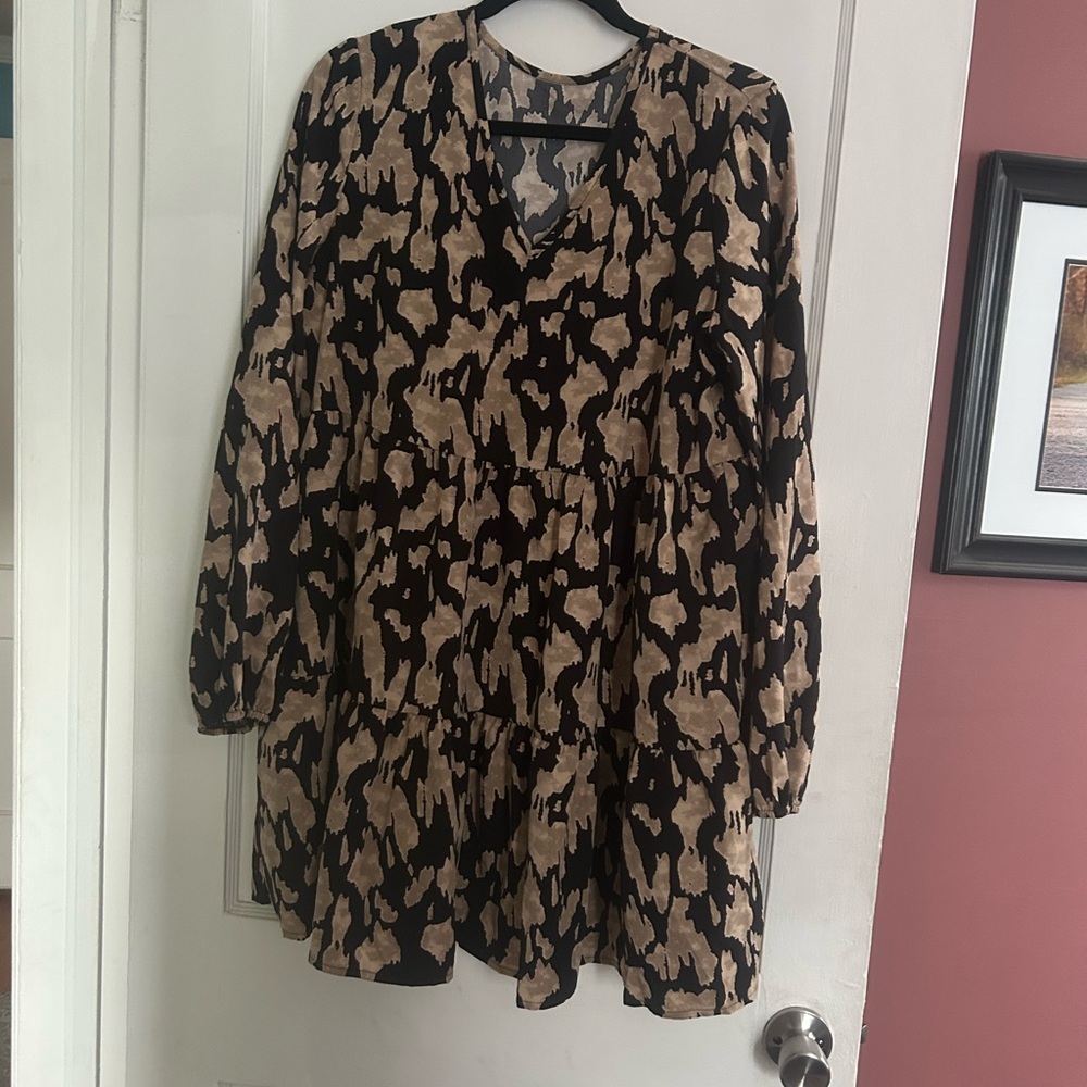 Stylish Black and Tan Patterned Dress